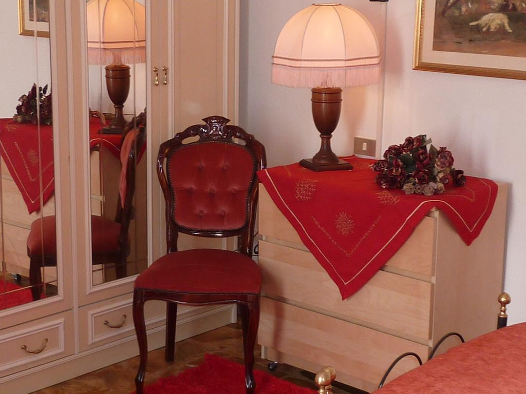 Primettahouse Hotell San Gimignano Rum bild